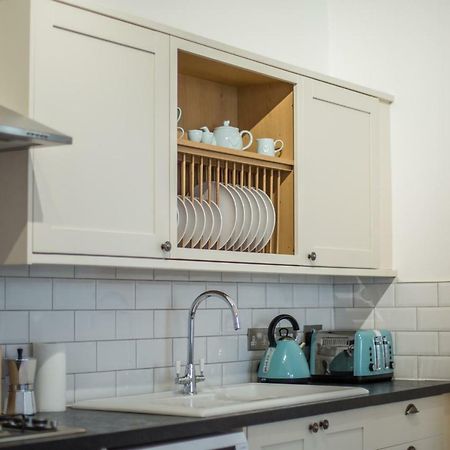 Stylish Apartment Close To Gloucester Quays & Docks Exterior photo