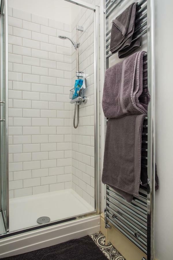 Stylish Apartment Close To Gloucester Quays & Docks Exterior photo